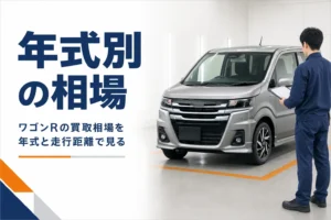 軽ハイトワゴンを査定している様子